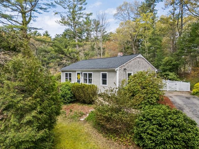 9 Mill St, Pembroke, MA 02359