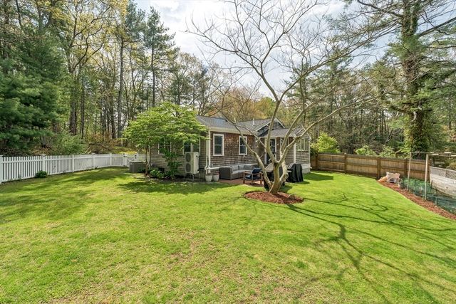 9 Mill St, Pembroke, MA 02359