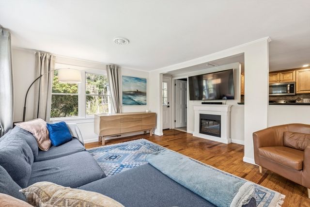 9 Mill St, Pembroke, MA 02359