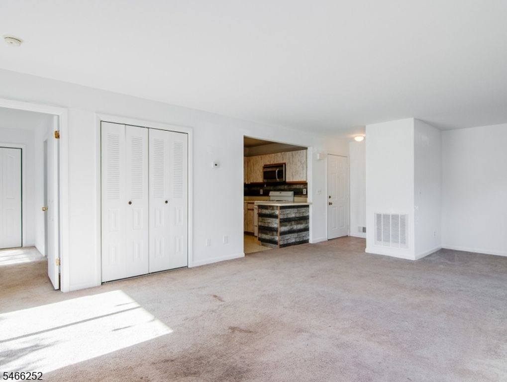 92 Falcon Ridge Way 2, Hamburg Boro, NJ 07419 — photo 4