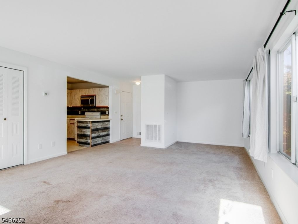 92 Falcon Ridge Way 2, Hamburg Boro, NJ 07419 — photo 5