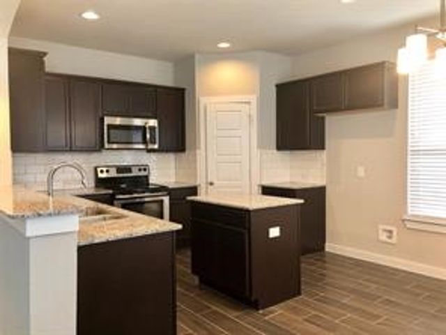 1003 W Sierra Vistas Court, Midlothian, TX 76065