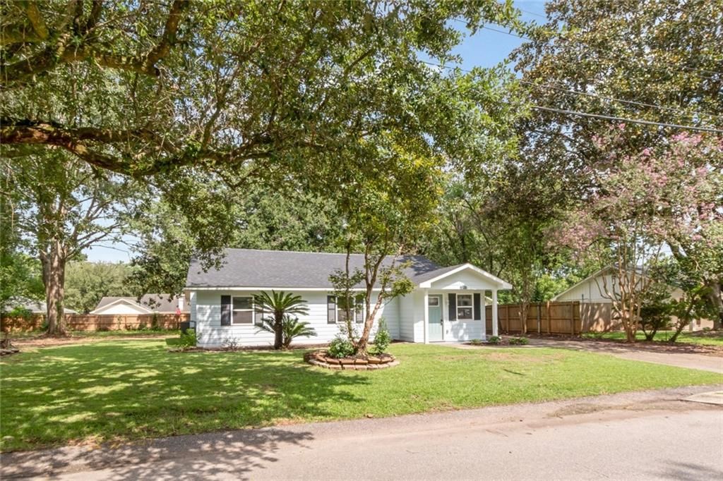 2213 Largo Avenue, Mobile, AL 36609 — exterior