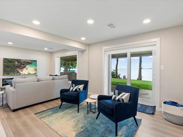 1725 White Cloud Drive N, Isle, MN 56342