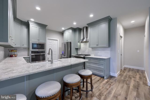 2312 RALEIGH DR, Lancaster, PA 17601