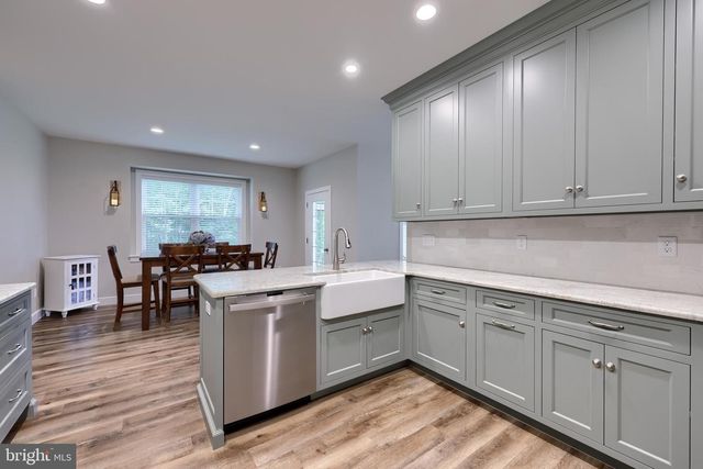 2312 RALEIGH DR, Lancaster, PA 17601