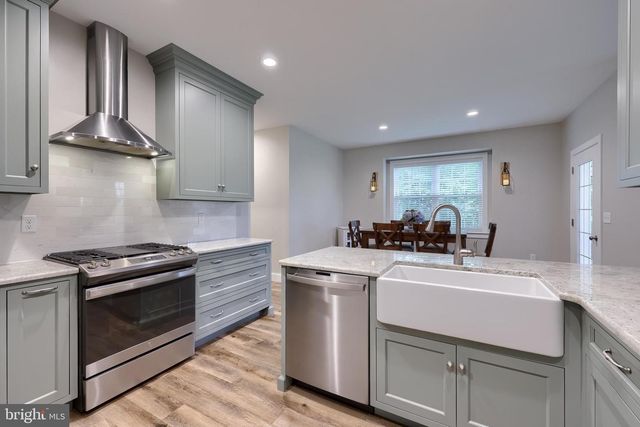 2312 RALEIGH DR, Lancaster, PA 17601