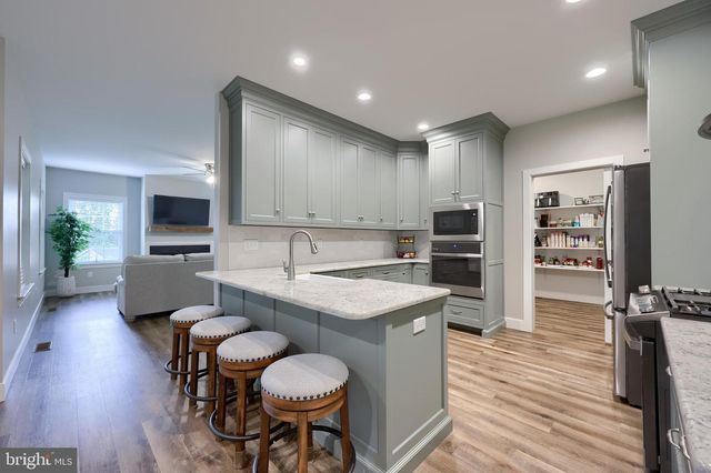 2312 RALEIGH DR, Lancaster, PA 17601