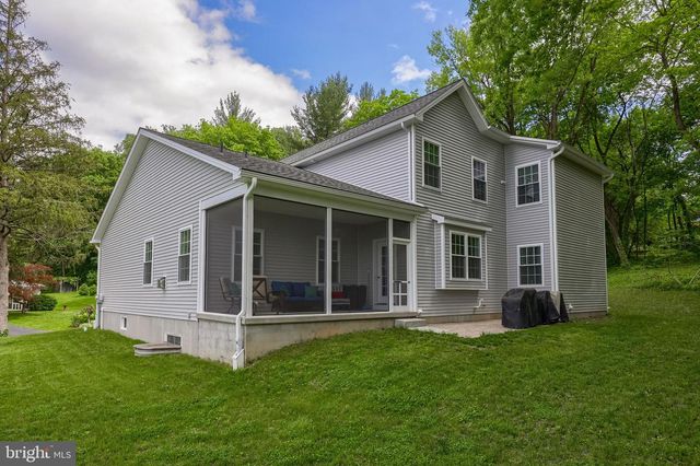 2312 RALEIGH DR, Lancaster, PA 17601