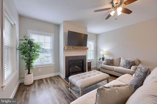 2312 RALEIGH DR, Lancaster, PA 17601