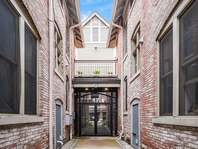 17 W 3rd Avenue, 212, Columbus, OH 43201