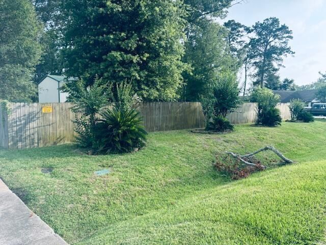 802 Fall Creek Drive, Huffman, TX 77336