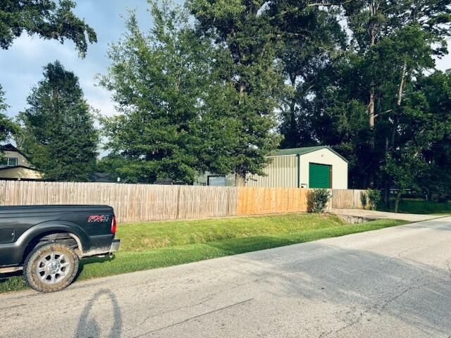 802 Fall Creek Drive, Huffman, TX 77336