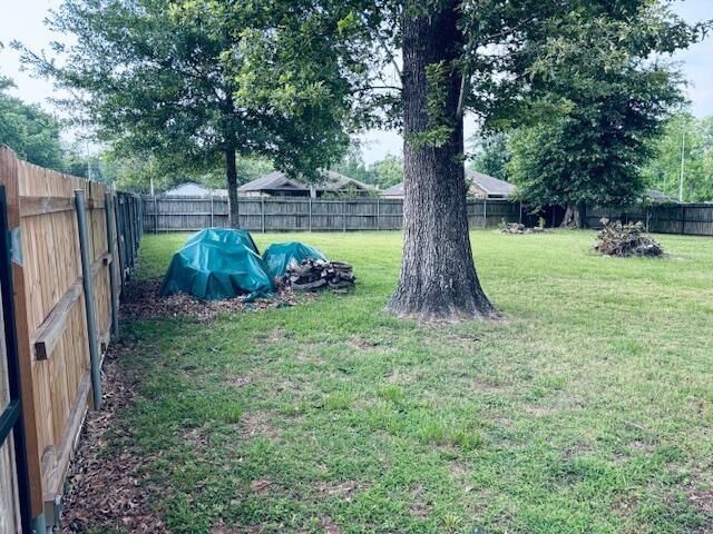 802 Fall Creek Drive, Huffman, TX 77336