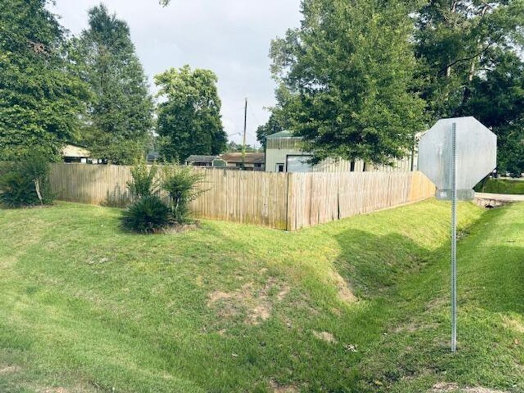802 Fall Creek Drive, Huffman, TX 77336