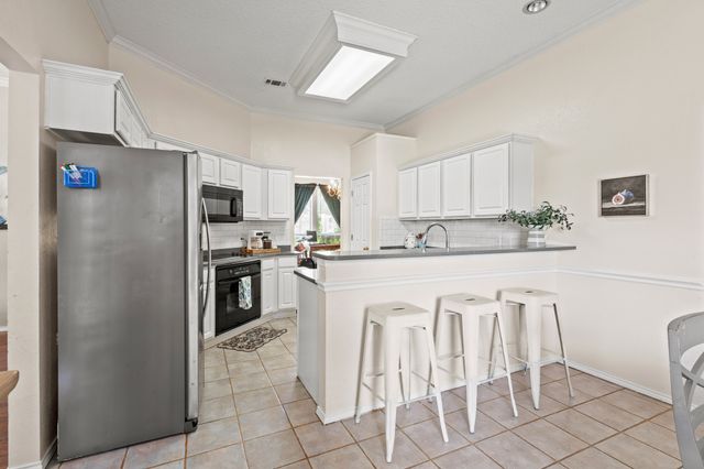 6711 Landover Hills Lane, Arlington, TX 76017