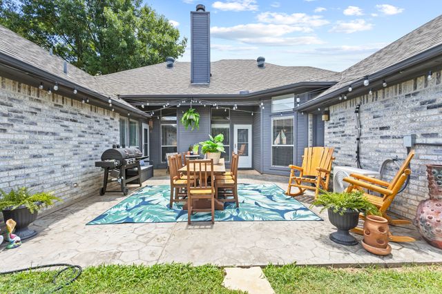 6711 Landover Hills Lane, Arlington, TX 76017