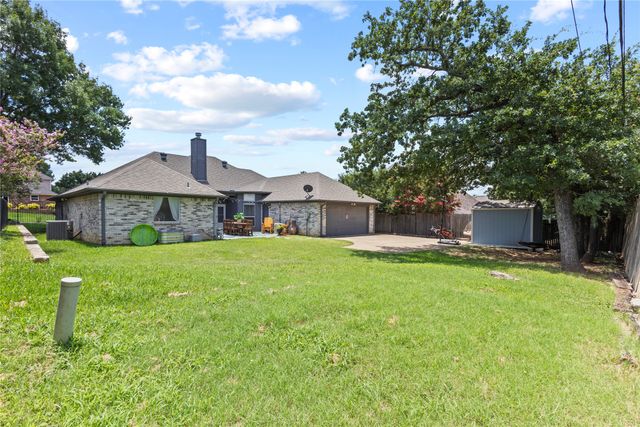 6711 Landover Hills Lane, Arlington, TX 76017