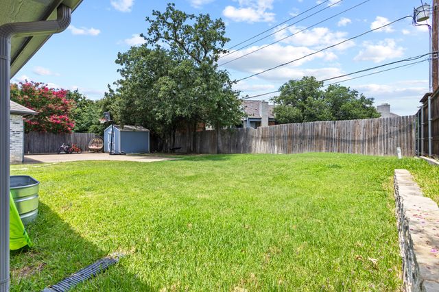 6711 Landover Hills Lane, Arlington, TX 76017