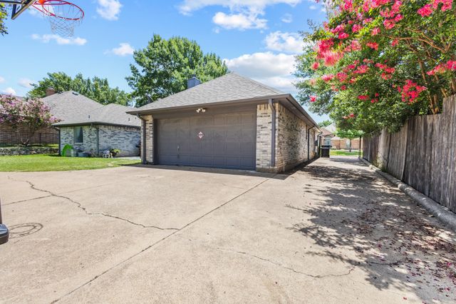 6711 Landover Hills Lane, Arlington, TX 76017