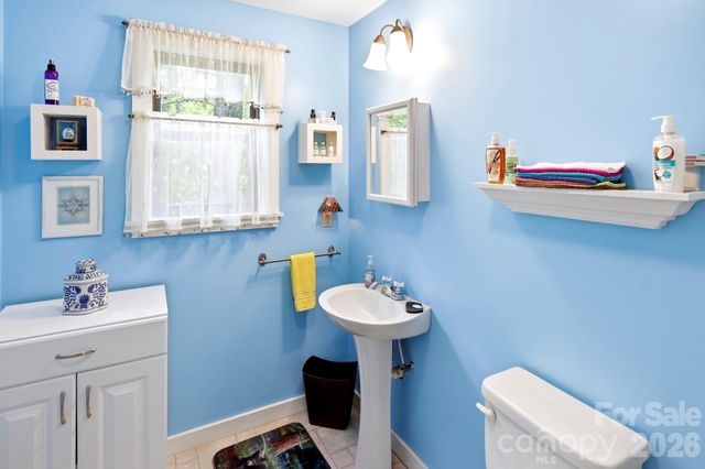 37 Pine Bluff Road, Hendersonville, NC 28792