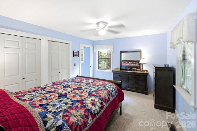37 Pine Bluff Road, Hendersonville, NC 28792