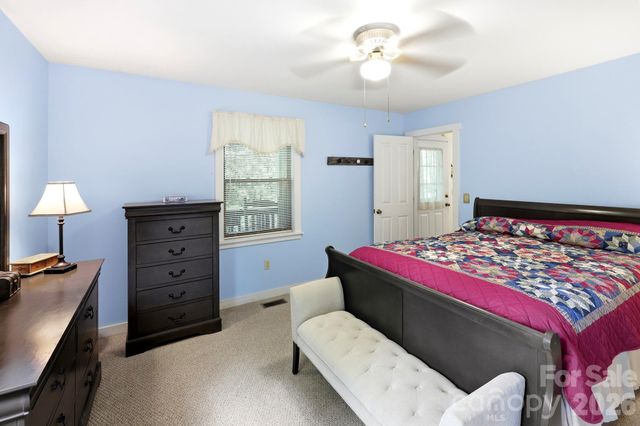 37 Pine Bluff Road, Hendersonville, NC 28792