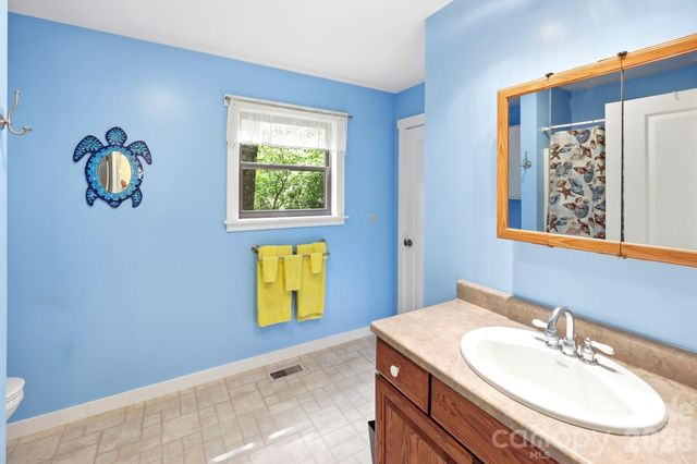 37 Pine Bluff Road, Hendersonville, NC 28792
