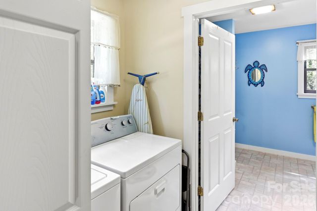 37 Pine Bluff Road, Hendersonville, NC 28792