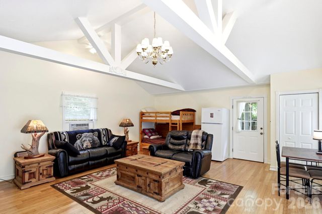 37 Pine Bluff Road, Hendersonville, NC 28792