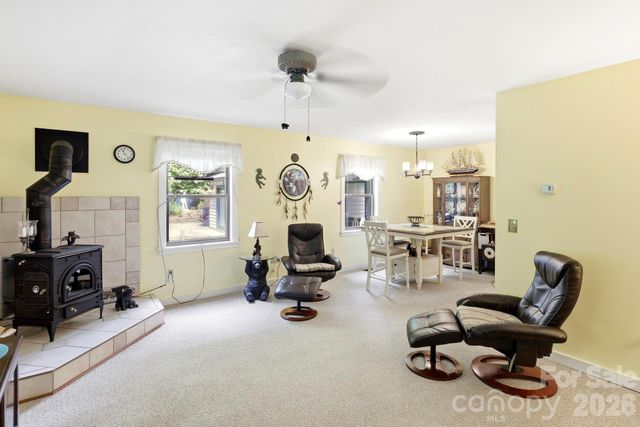 37 Pine Bluff Road, Hendersonville, NC 28792