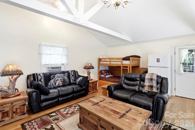 37 Pine Bluff Road, Hendersonville, NC 28792