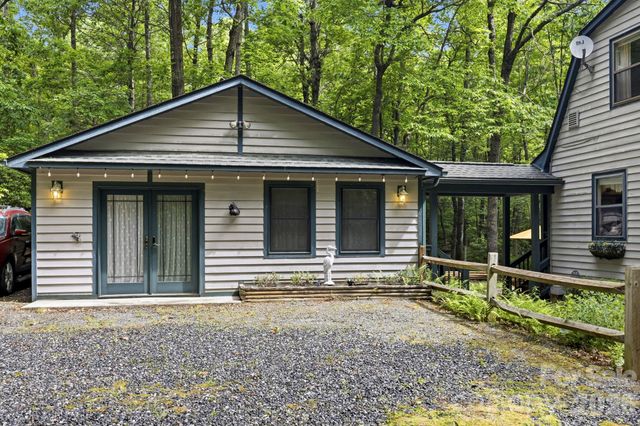 37 Pine Bluff Road, Hendersonville, NC 28792
