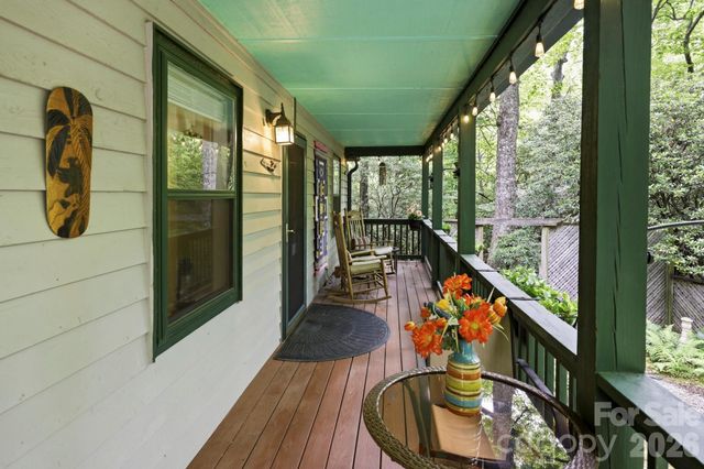 37 Pine Bluff Road, Hendersonville, NC 28792