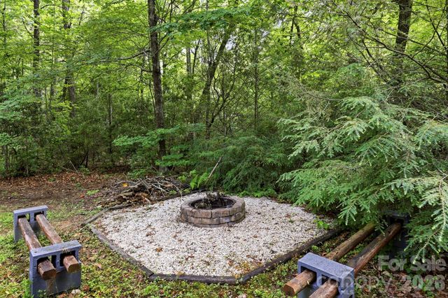 37 Pine Bluff Road, Hendersonville, NC 28792