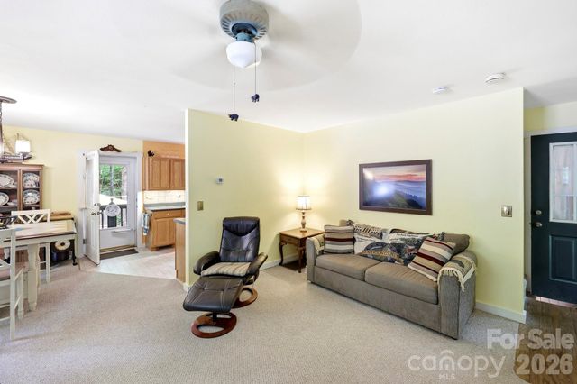 37 Pine Bluff Road, Hendersonville, NC 28792