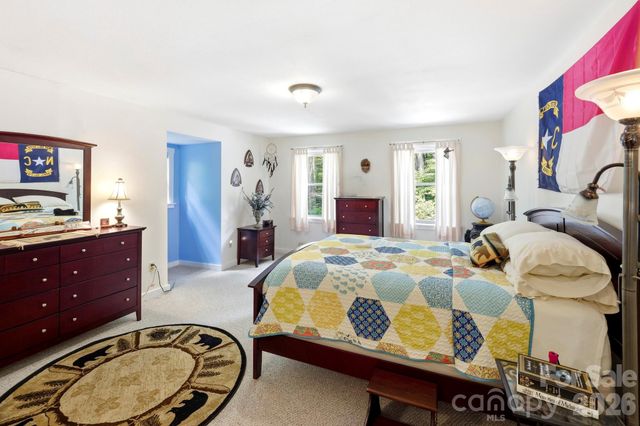 37 Pine Bluff Road, Hendersonville, NC 28792