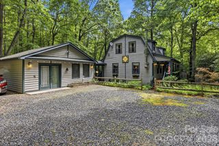 37 Pine Bluff Road, Hendersonville, NC 28792
