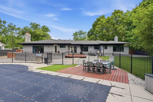 8650 Clinton River Road, Sterling Heights, MI 48314