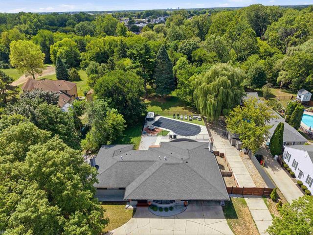 8650 Clinton River Road, Sterling Heights, MI 48314