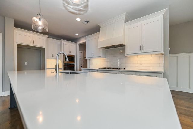 22622 W 87th Terrace, Lenexa, KS 66227