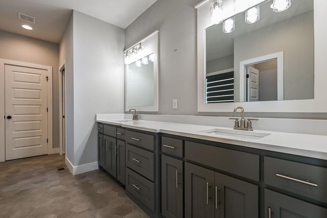 22622 W 87th Terrace, Lenexa, KS 66227