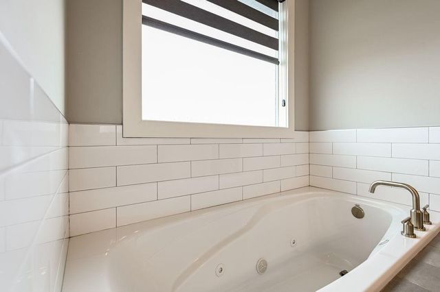 22622 W 87th Terrace, Lenexa, KS 66227