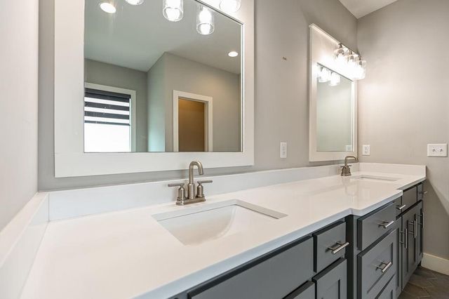 22622 W 87th Terrace, Lenexa, KS 66227