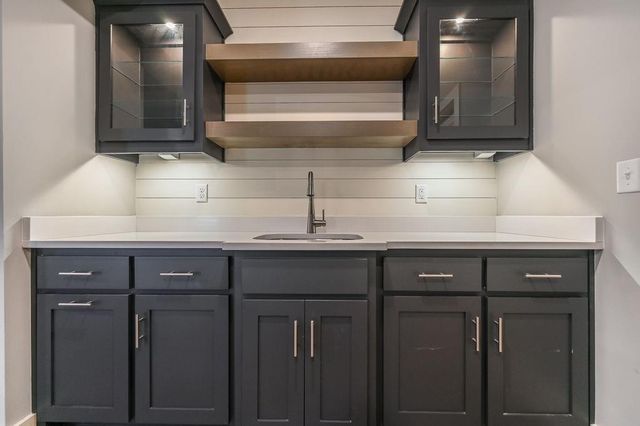 22622 W 87th Terrace, Lenexa, KS 66227