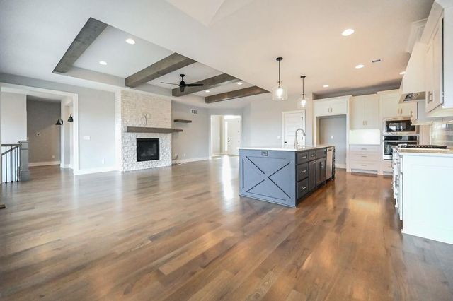 22622 W 87th Terrace, Lenexa, KS 66227