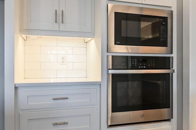 22622 W 87th Terrace, Lenexa, KS 66227