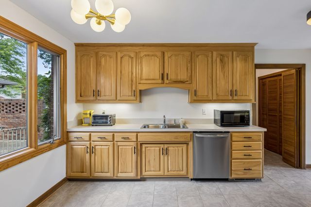 3836 Lake Aire Dr, Nashville, TN 37217