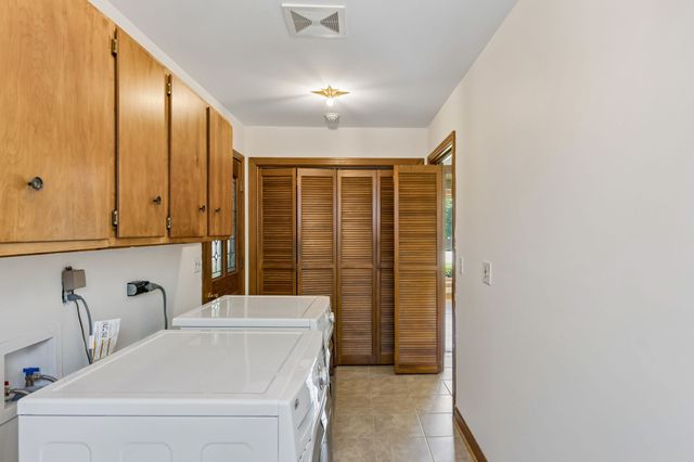 3836 Lake Aire Dr, Nashville, TN 37217