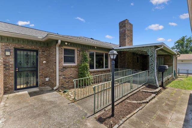3836 Lake Aire Dr, Nashville, TN 37217